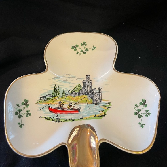 Carrigaline Pottery - 3 Vintage Shamrock Shaped Ashtrays With Gold Leafing; - Picture 3 of 5
